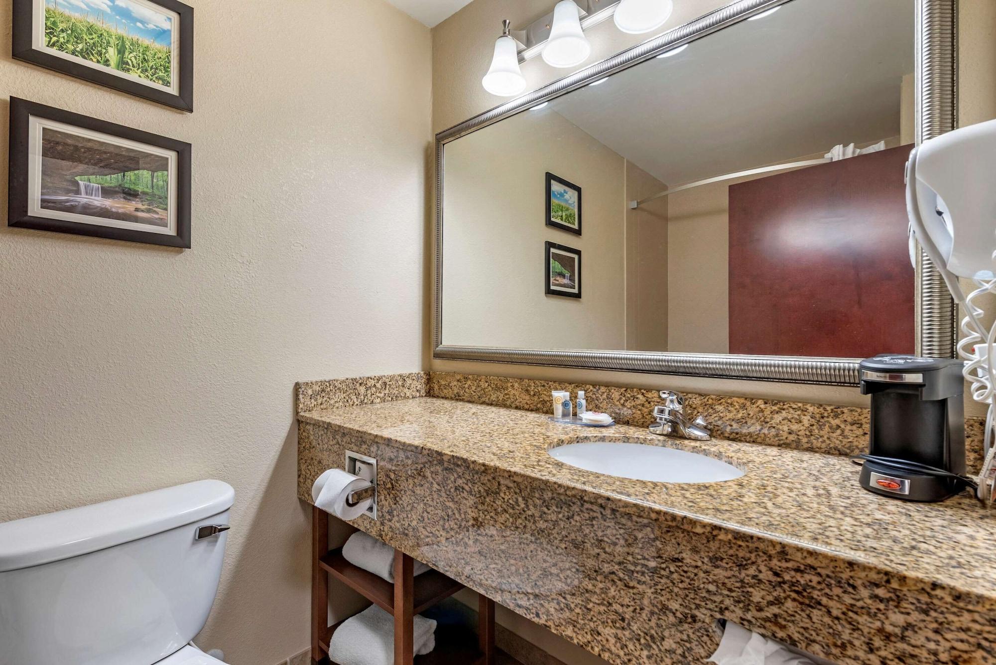 Comfort Inn & Suites Muncie Bagian luar foto