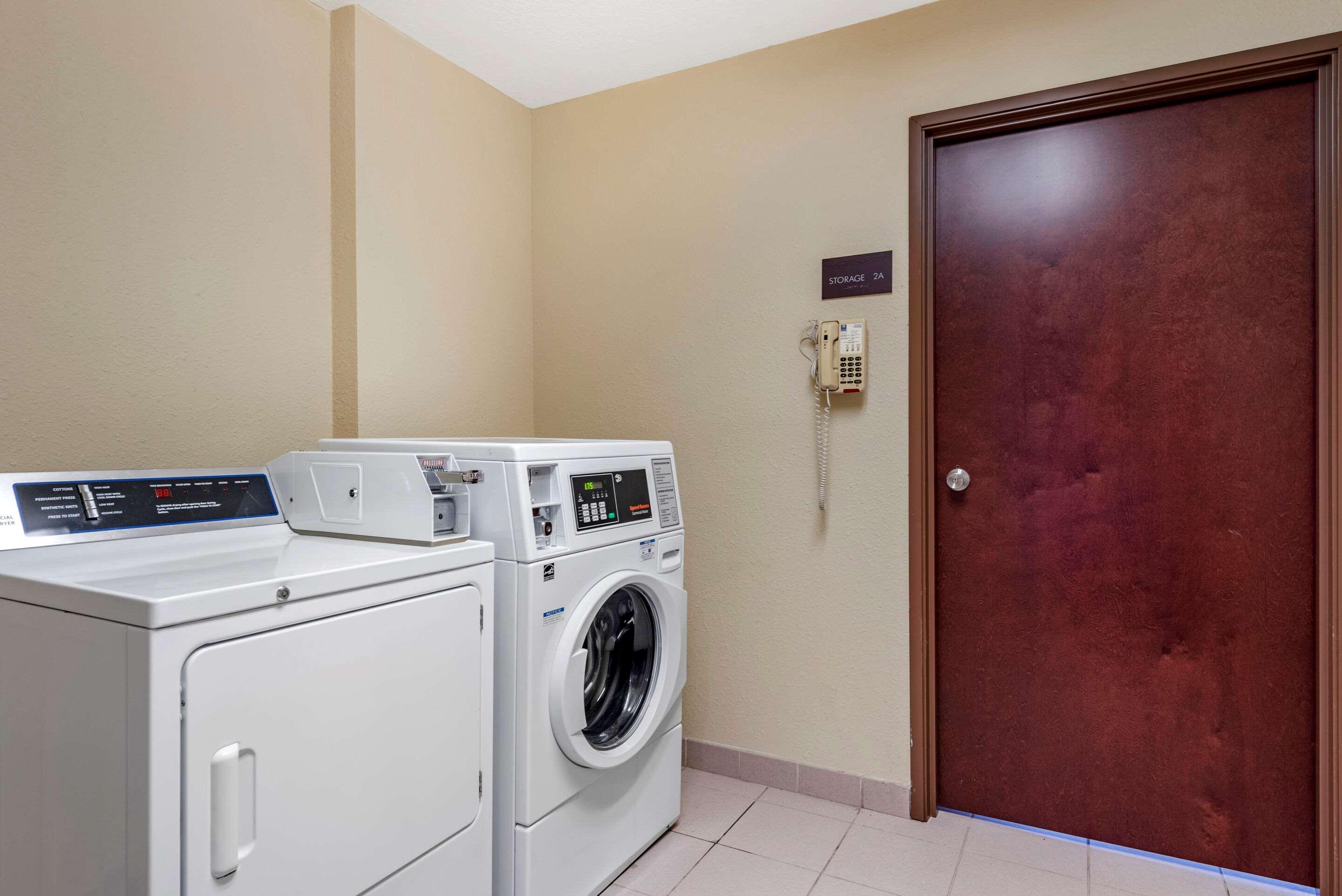 Comfort Inn & Suites Muncie Bagian luar foto