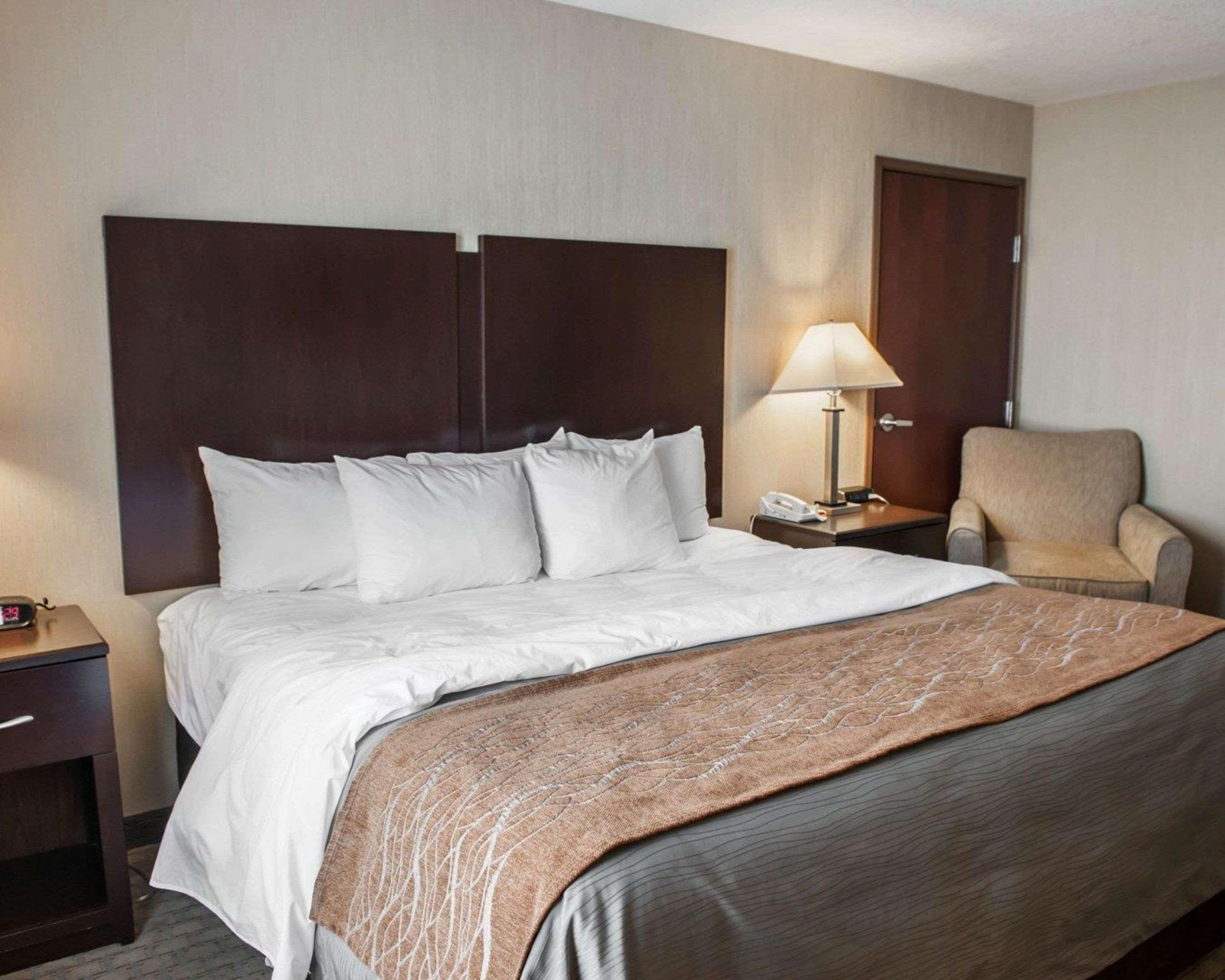 Comfort Inn & Suites Muncie Bagian luar foto