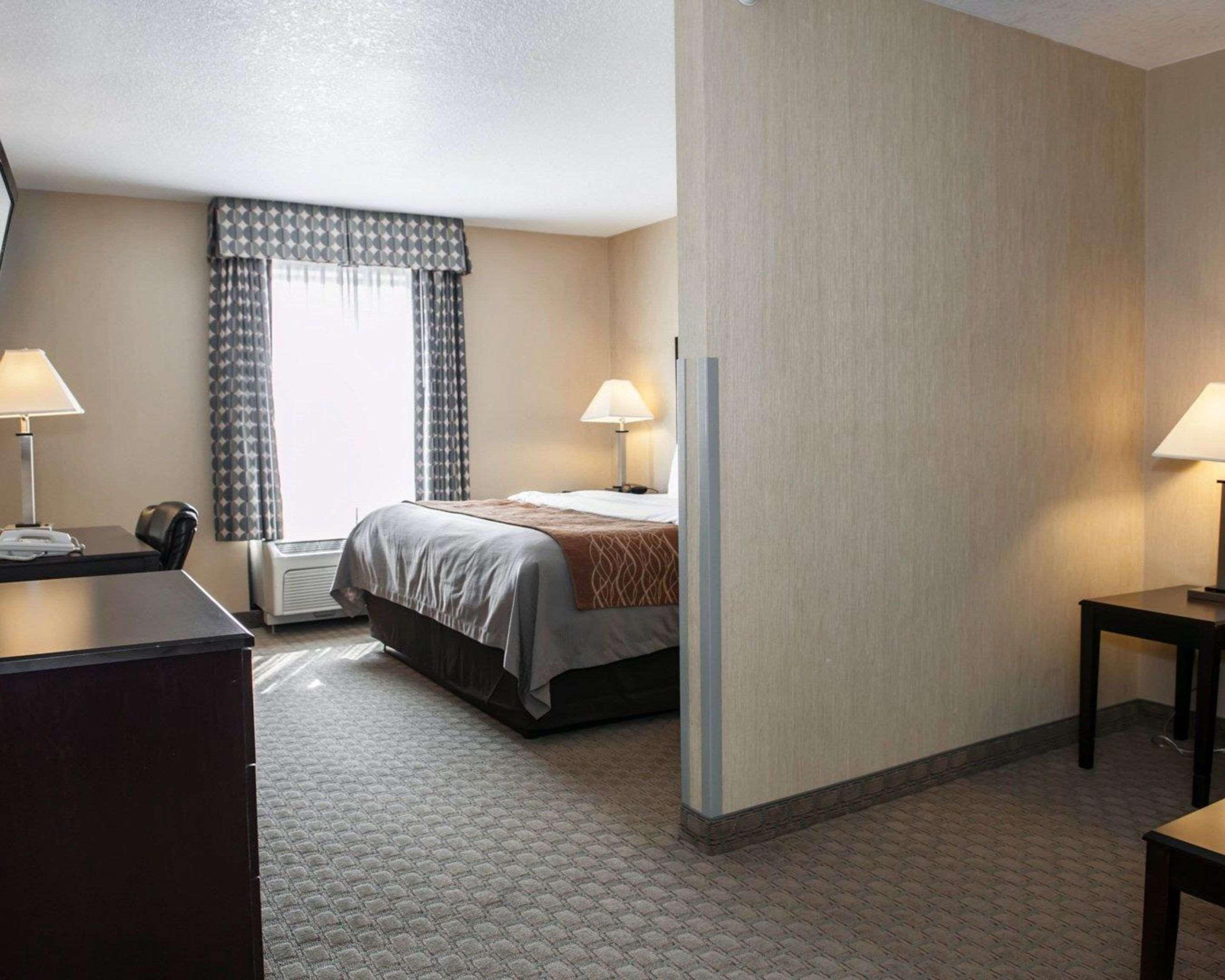 Comfort Inn & Suites Muncie Bagian luar foto