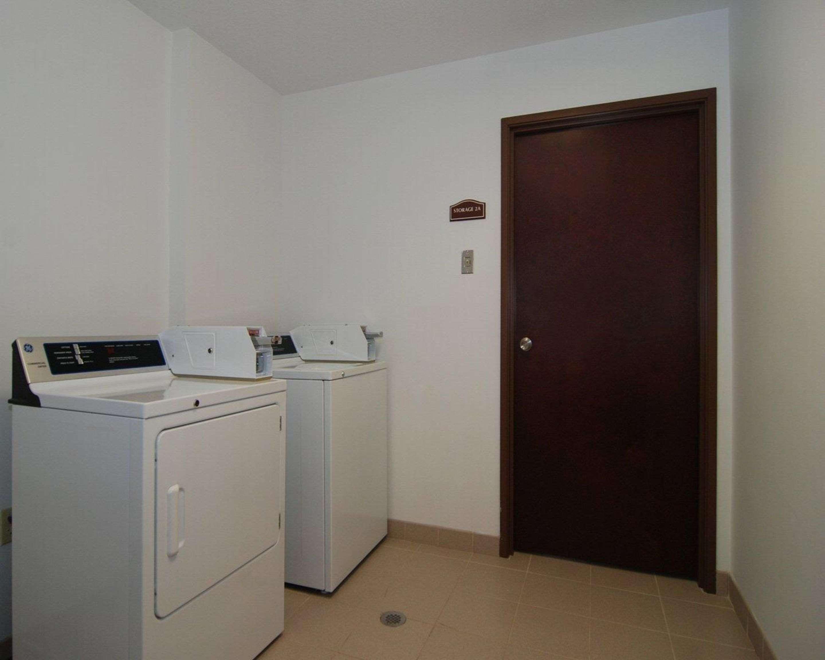Comfort Inn & Suites Muncie Bagian luar foto